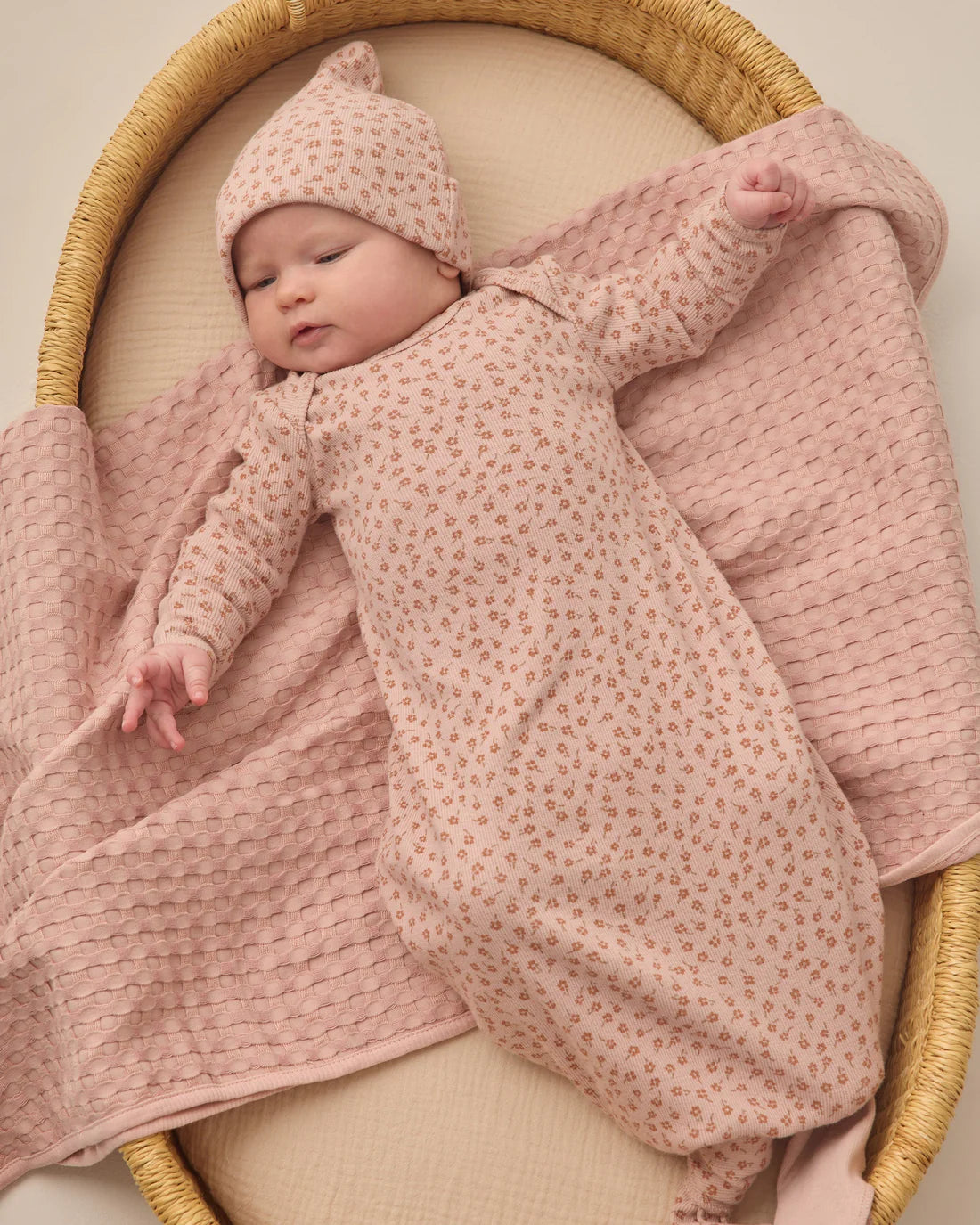 Quincy Mae - Knotted Baby Gown + Hat Set - Posy