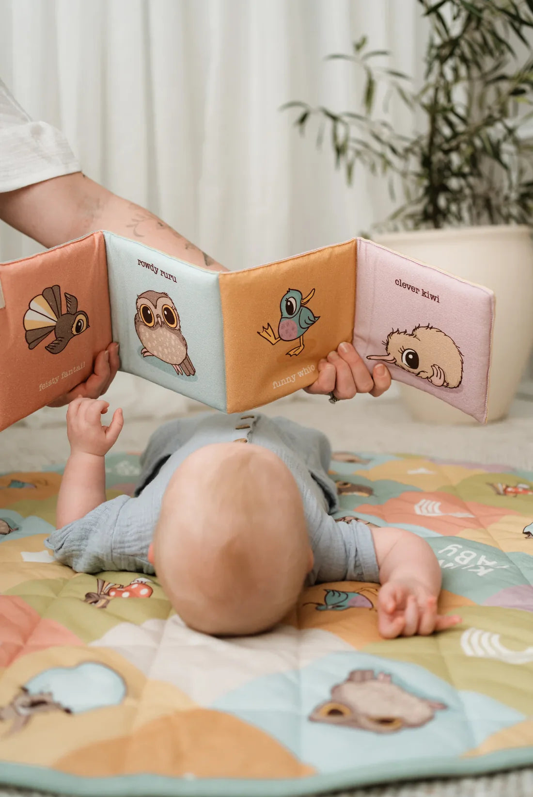 Kuwi Baby - Fabric Book of Birds