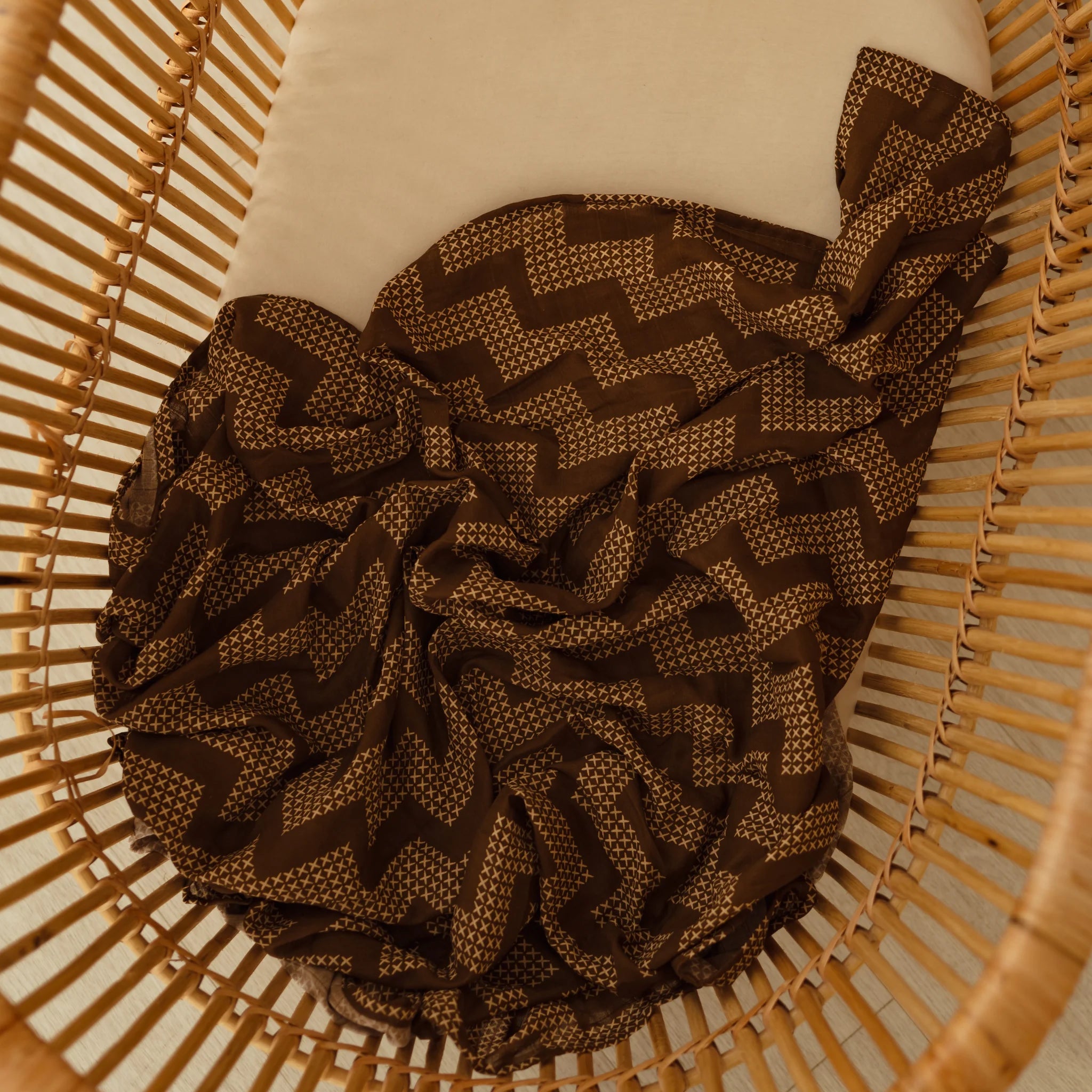 Awhi Company - Muslin Wrap - Poutama Parauri