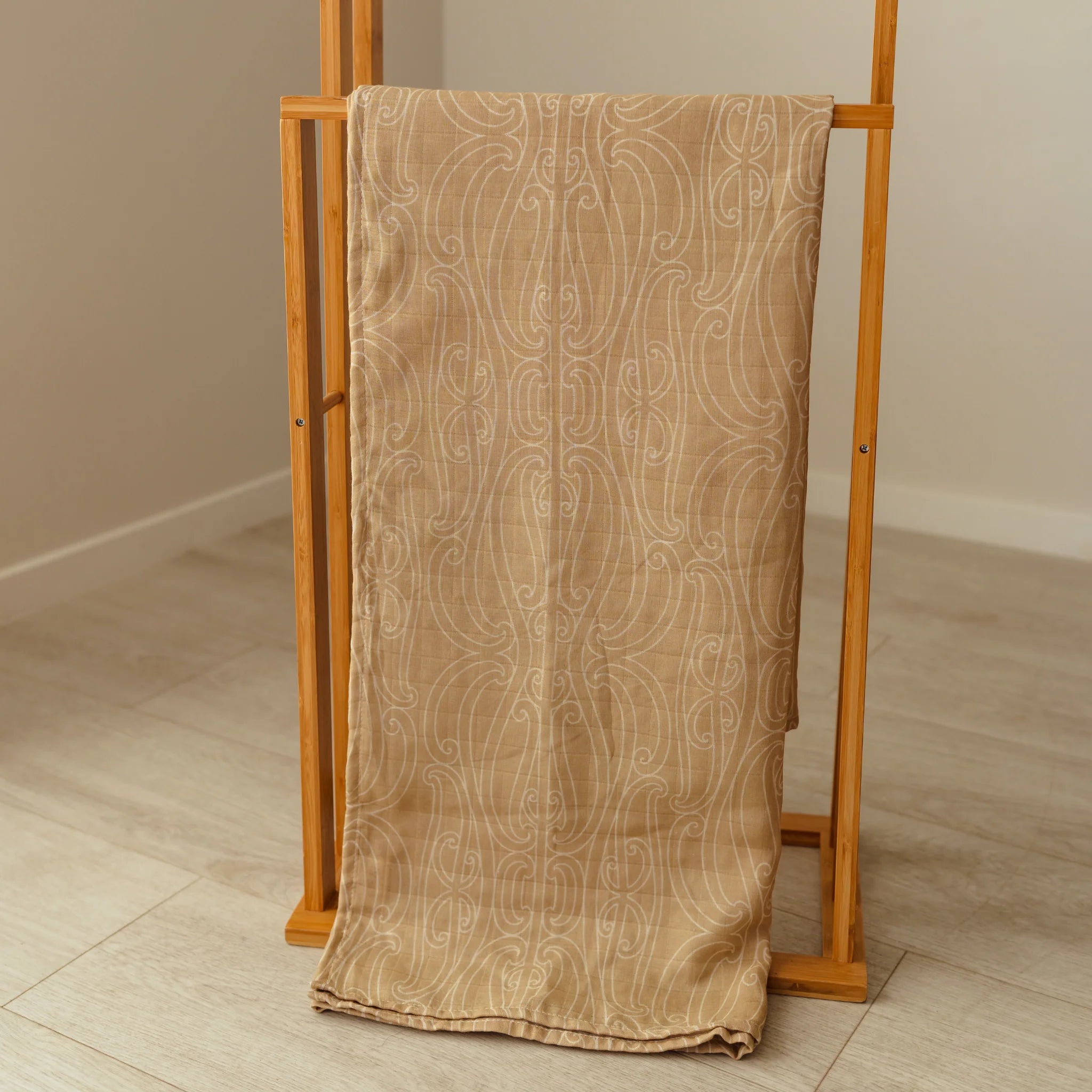 Awhi Company - Manaaki - Muslin Wrap (Onepū)