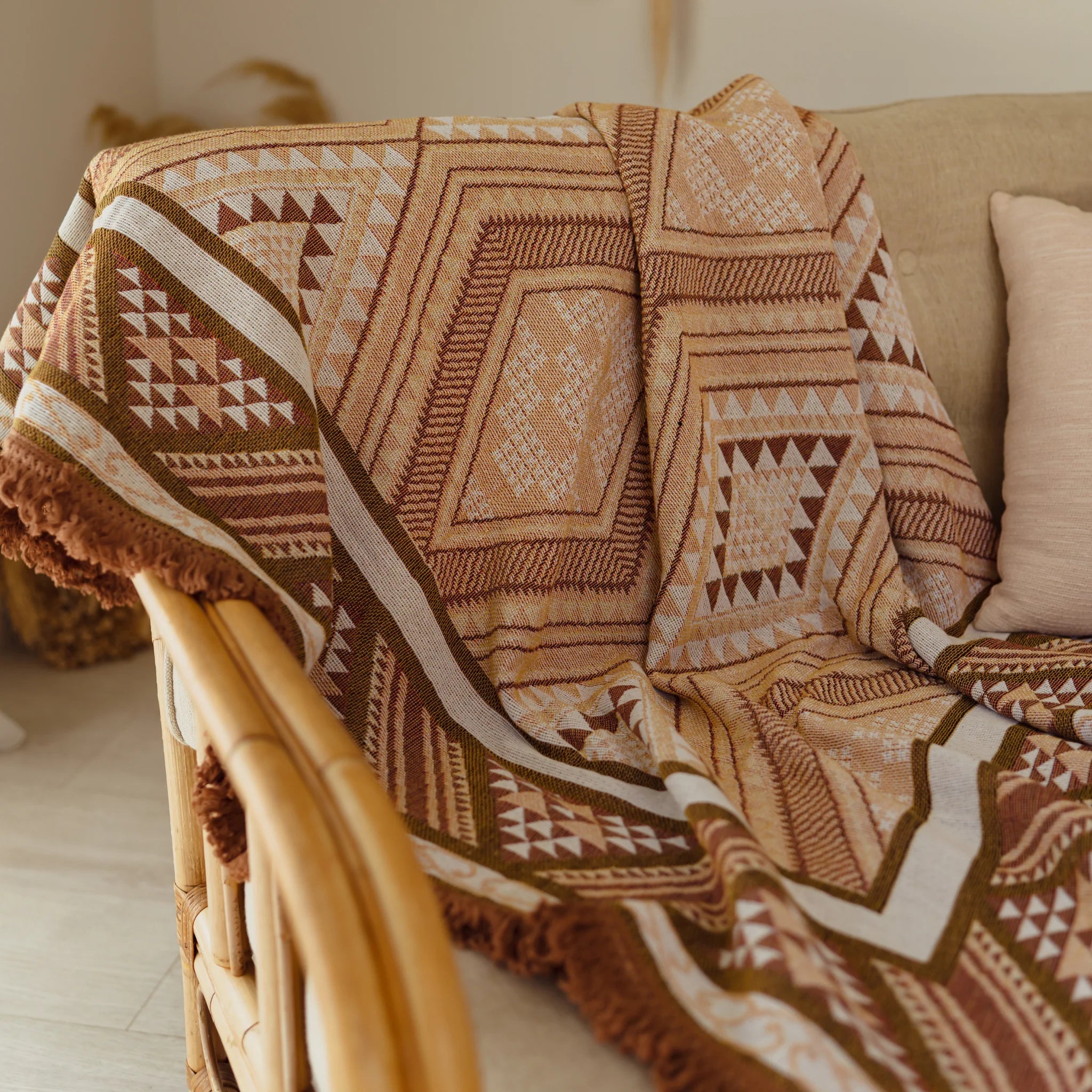 Awhi Company - Mahana Throw - Tunaeke