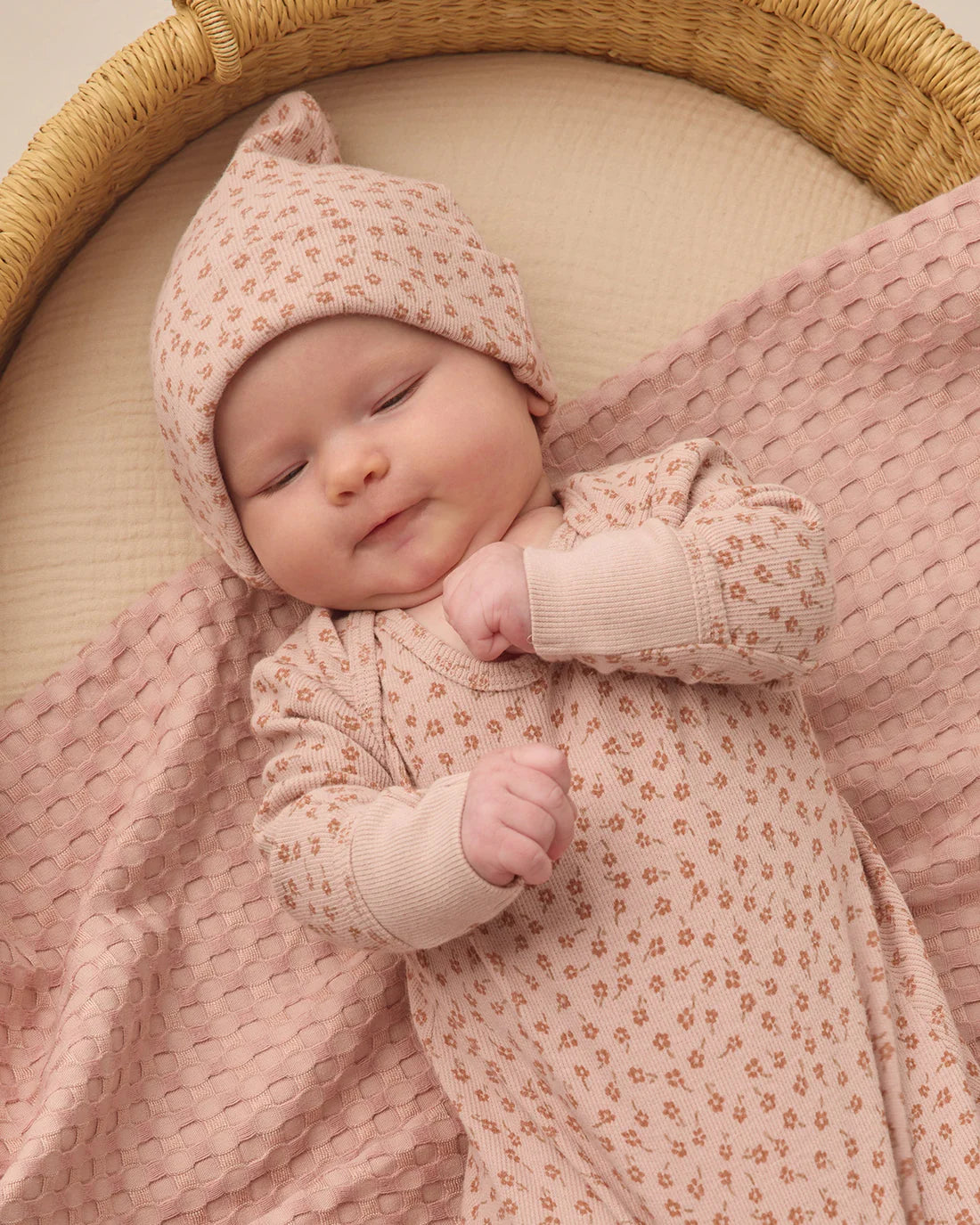 Quincy Mae - Knotted Baby Gown + Hat Set - Posy