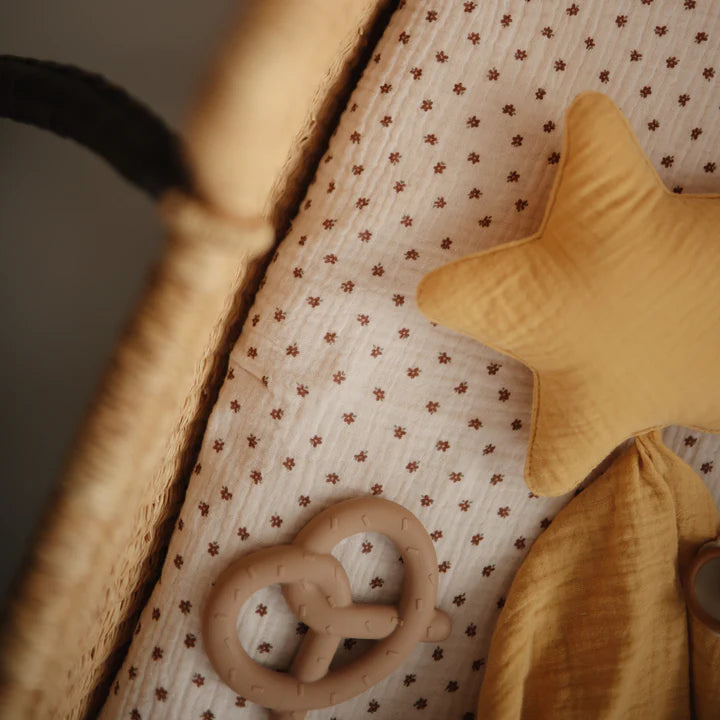 Mushie - Pretzel Teether - Natural