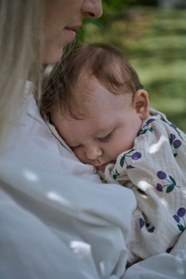 Nature Baby - Meadow Muslin Bodysuit - Winter Berry Natural
