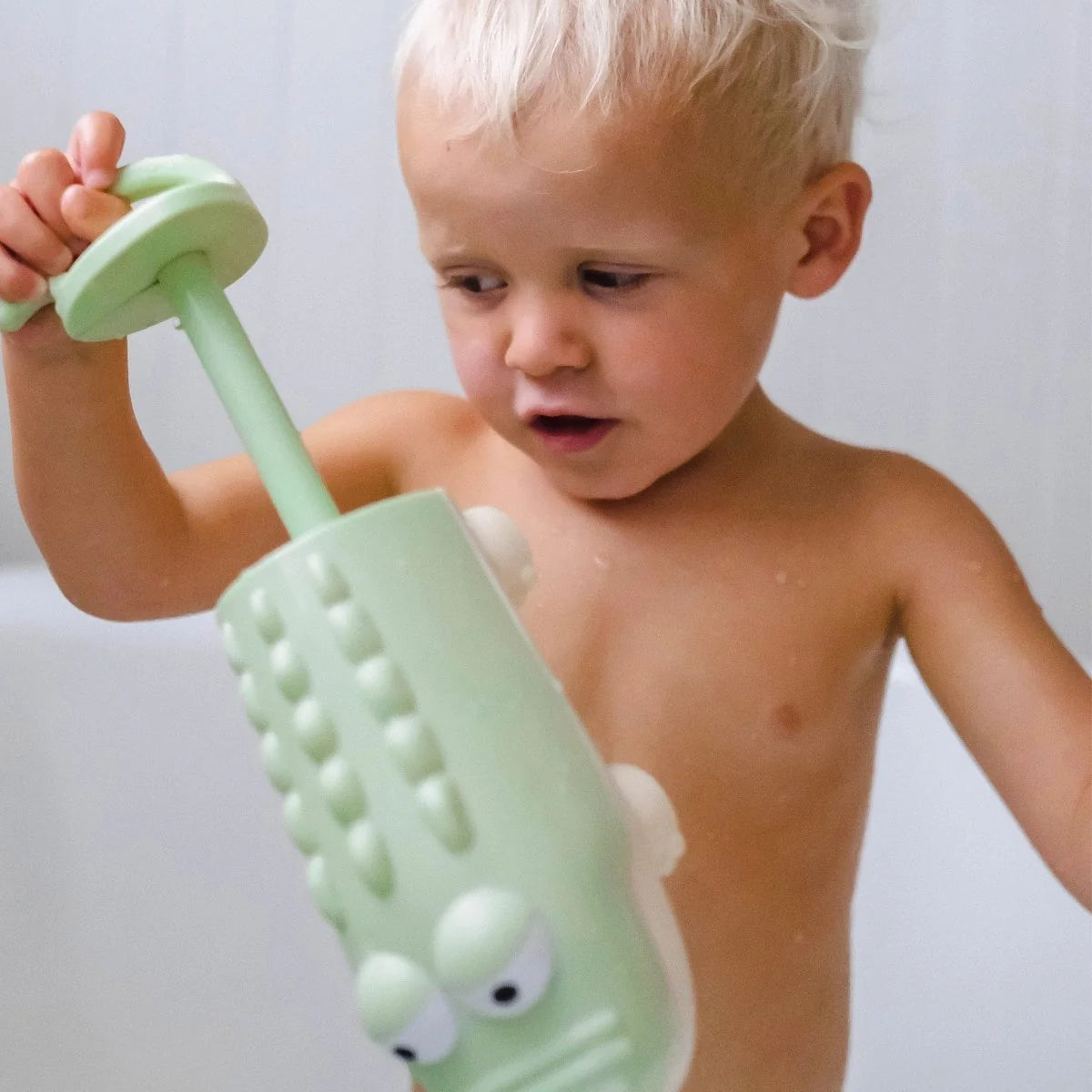 Sunnylife - Water Squirter - Crocodile Pastel Green