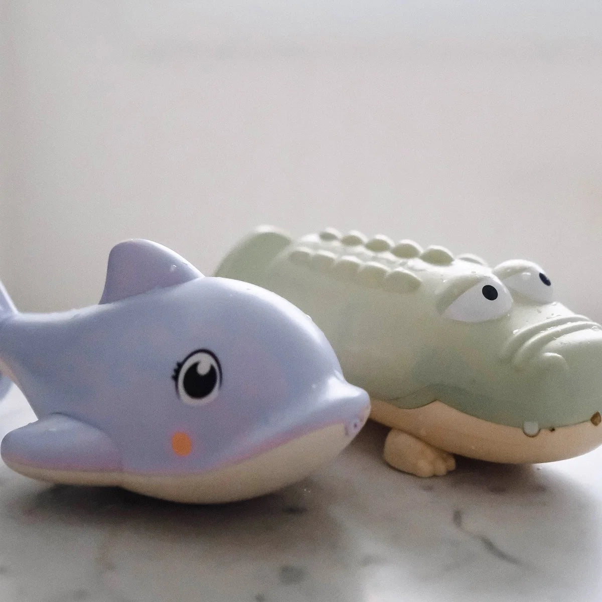 Sunnylife - Water Squirter - Crocodile Pastel Green